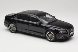 Audi A8L D3 W12 Phantom Black Kyosho 1:18 5011008125 Metaal — afbeelding 6 van 8