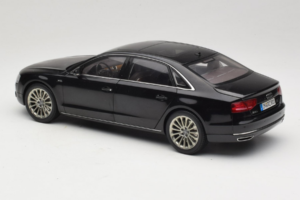 Audi A8L D3 W12 Phantom Black Kyosho 1:18 5011008125 Metaal — afbeelding 7 van 8