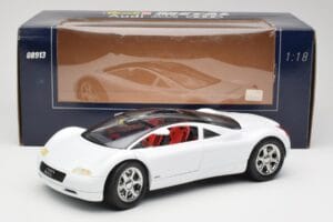 Audi Avus Quattro Alpine White Revell 1:18 08913 Metaal — afbeelding 8 van 8