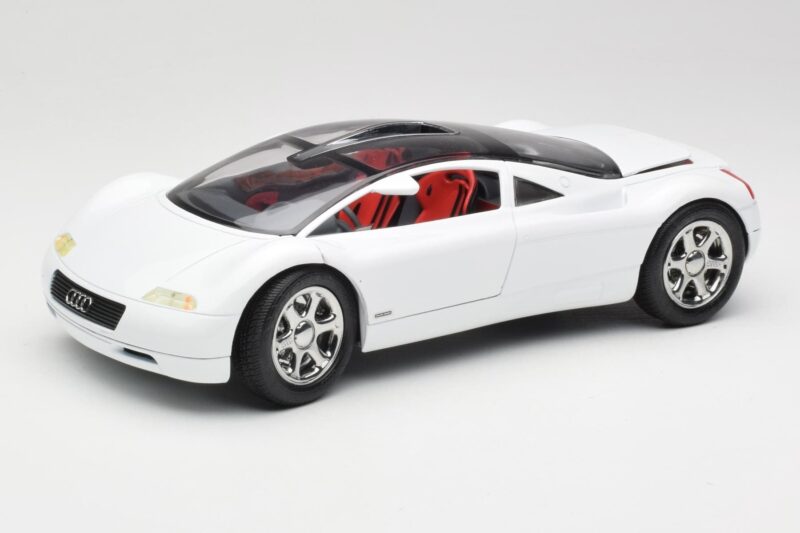 Audi Avus Quattro Alpine White Revell 1:18 08913 Metaal
