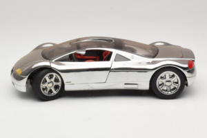 Audi Avus Quattro Chrome Silver Revell 1:18 08913-C1 Metaal — afbeelding 4 van 8