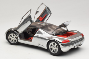 Audi Avus Quattro Chrome Silver Revell 1:18 08913-C1 Metaal — afbeelding 5 van 8