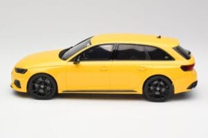 Audi RS4 B9 Avant 25e Jubileum Vegas Geel GT Spirit 1:18 GT935 Hars — afbeelding 3 van 6
