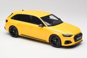 Audi RS4 B9 Avant 25e Jubileum Vegas Geel GT Spirit 1:18 GT935 Hars — afbeelding 4 van 6
