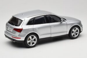 Audi Q5 8R Ice Silver Kyosho 1:18 09242IS Metaal — afbeelding 3 van 8