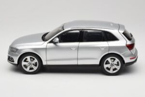 Audi Q5 8R Ice Silver Kyosho 1:18 09242IS Metaal — afbeelding 4 van 8