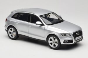 Audi Q5 8R Ice Silver Kyosho 1:18 09242IS Metaal — afbeelding 6 van 8