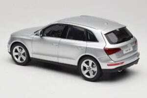 Audi Q5 8R Ice Silver Kyosho 1:18 09242IS Metaal — afbeelding 7 van 8