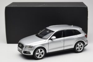 Audi Q5 8R Ice Silver Kyosho 1:18 09242IS Metaal — afbeelding 8 van 8