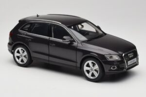 Audi Q5 8R Lava Grey Kyosho 1:18 09242LG Metaal — afbeelding 6 van 8