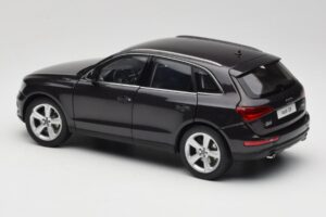 Audi Q5 8R Lava Grey Kyosho 1:18 09242LG Metaal — afbeelding 7 van 8