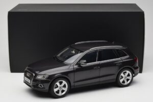 Audi Q5 8R Lava Grey Kyosho 1:18 09242LG Metaal — afbeelding 8 van 8