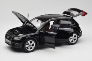 Audi Q5 8R Phantom Black Kyosho 1:18 09242BK Metaal — afbeelding 2 van 8