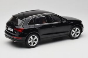Audi Q5 8R Phantom Black Kyosho 1:18 09242BK Metaal — afbeelding 3 van 8