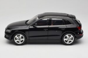 Audi Q5 8R Phantom Black Kyosho 1:18 09242BK Metaal — afbeelding 4 van 8