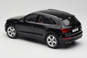 Audi Q5 8R Phantom Black Kyosho 1:18 09242BK Metaal — afbeelding 7 van 8