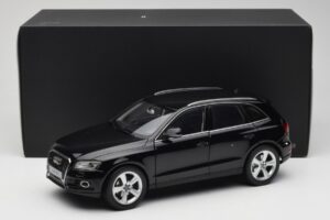 Audi Q5 8R Phantom Black Kyosho 1:18 09242BK Metaal — afbeelding 8 van 8