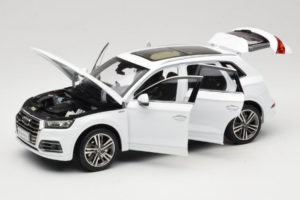 Audi Q5L FY Wit Paudi Model 1:18 30694 Metaal — afbeelding 2 van 8
