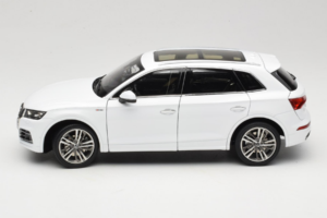 Audi Q5L FY Wit Paudi Model 1:18 30694 Metaal — afbeelding 4 van 8