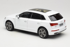 Audi Q5L FY Wit Paudi Model 1:18 30694 Metaal — afbeelding 7 van 8