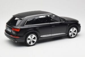 Audi Q7 4M Mat Zwart Minichamps 1:18 110014001 Metaal — afbeelding 3 van 8