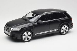 Audi Q7 4M Mat Zwart Minichamps 1:18 110014001 Metaal
