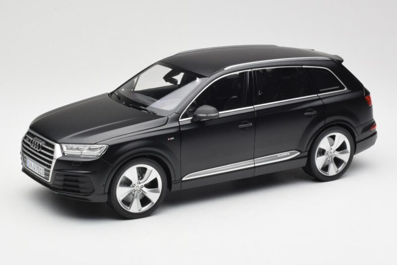 Audi Q7 4M Mat Zwart Minichamps 1:18 110014001 Metaal