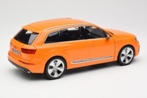 Audi Q7 4M Oranje Metallic Minichamps 1:18 110014004 Metaal — afbeelding 3 van 8