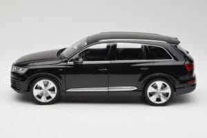 Audi Q7 4M Orca Black Minichamps 1:18 5011407625 Metaal — afbeelding 4 van 8