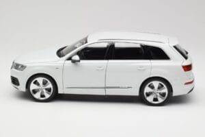 Audi Q7 4M Wit Minichamps 1:18 110014000 Metaal — afbeelding 4 van 8