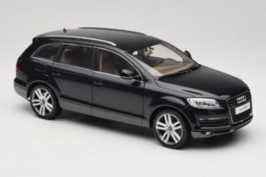 Audi Q7 Zwart Kyosho 1:18 09221BK Metaal — afbeelding 6 van 8