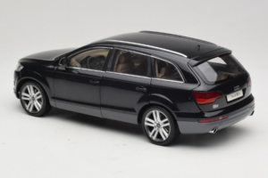 Audi Q7 Zwart Kyosho 1:18 09221BK Metaal — afbeelding 7 van 8