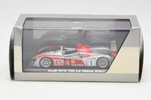 Audi R10 TDI LMP1 #1 F. Biela / E. Pirro / M. Werner 24 Hours of Le Mans 2007 Minichamps 1:43 5020700213 Metaal — afbeelding 4 van 4