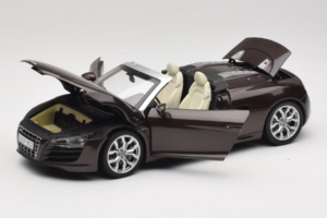 Audi R8 5.2 Spyder Teak Brown Kyosho 1:18 5010918525 Metaal — afbeelding 2 van 8