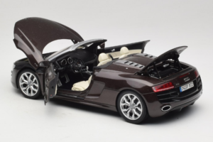 Audi R8 5.2 Spyder Teak Brown Kyosho 1:18 5010918525 Metaal — afbeelding 5 van 8