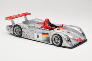 Audi R8 LMP900 #8 Audi Sport Team Joest F. Biela / E. Pirro / T. Kristensen 24 Hours of Le Mans 2000 Maisto 1:18 38899 Metaal — afbeelding 4 van 6