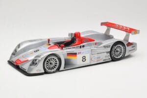 Audi R8 LMP900 #8 Audi Sport Team Joest F. Biela / E. Pirro / T. Kristensen 24 Hours of Le Mans 2000 Maisto 1:18 38899 Metaal