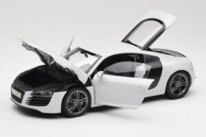 Audi R8 Type 42 Suzuka Grey Kyosho 1:18 09213SG Metaal — afbeelding 2 van 8