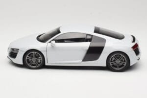 Audi R8 Type 42 Suzuka Grey Kyosho 1:18 09213SG Metaal — afbeelding 4 van 8