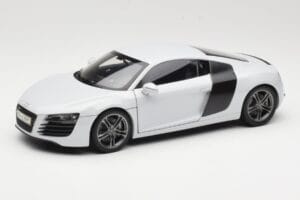 Audi R8 Type 42 Suzuka Grey Kyosho 1:18 09213SG Metaal