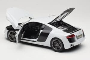 Audi R8 Type 42 Suzuka Grey Kyosho 1:18 09213SG Metaal — afbeelding 5 van 8