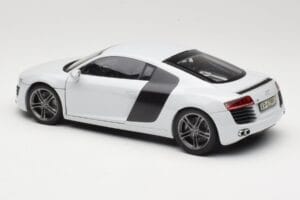 Audi R8 Type 42 Suzuka Grey Kyosho 1:18 09213SG Metaal — afbeelding 7 van 8