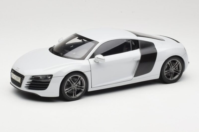 Audi R8 Type 42 Suzuka Grey Kyosho 1:18 09213SG Metaal