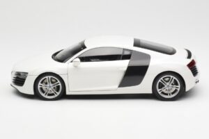 Audi R8 Type 42 Wit Kyosho 1:18 09213W Metaal — afbeelding 4 van 8