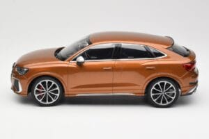 Audi RS Q3 Sportback 8U Brown Metallic Minichamps 1:18 155018104 Metaal — afbeelding 3 van 6