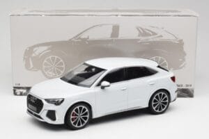 Audi RS Q3 F3 Sportback Glacier White Metallic Minichamps 1:18 155018105 Metaal — afbeelding 6 van 6