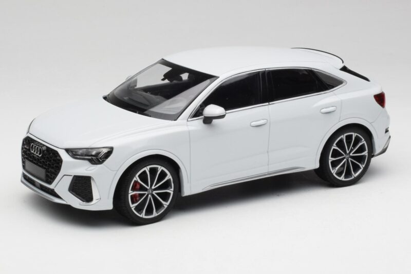 Audi RS Q3 F3 Sportback Glacier White Metallic Minichamps 1:18 155018105 Metaal