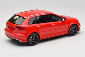 Audi RS3 8P Sportback Rood DNA 1:18 DNA000056 Hars — afbeelding 2 van 6