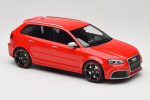 Audi RS3 8P Sportback Rood DNA 1:18 DNA000056 Hars — afbeelding 4 van 6