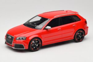 Audi RS3 8P Sportback Rood DNA 1:18 DNA000056 Hars